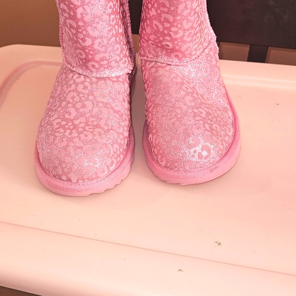 Pink cheetah uggs - Picture 1 of 3